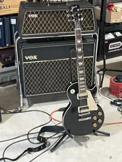 2012 GIBSON LES PAUL CLASSIC BLACK WITH CASE