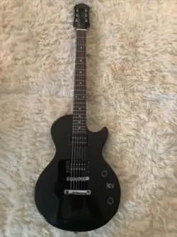 BLACK GUITAR GOOD