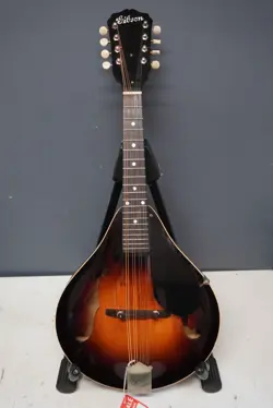 VINTAGE 1940 GIBSON MANDOLIN