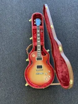 GIBSON LES PAUL STANDARD 2022 WITH CASE AND EXTRAS