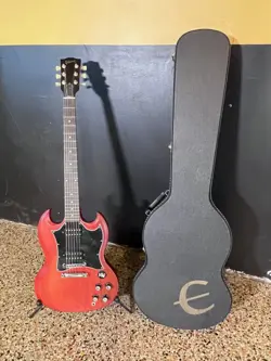 GIBSON SG SOLID BODY ELECTRIC GUITAR WITH HARDCASE