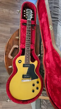 TV YELLOW GUITAR