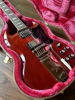 GIBSON SG STANDARD 61 MAESTRO VIBROLA MADE IN 2023 *IT IS IN GOOD CONDITION- BUT