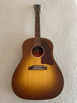 GIBSON ACOUSTIC J-45 STUDIO ACOUSTIC-ELECTRIC (50’S FADED)