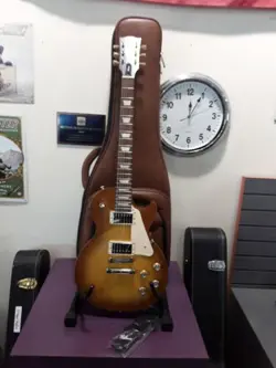 GIBSON LES PAUL TRIBUTE WITH SOFT CASE