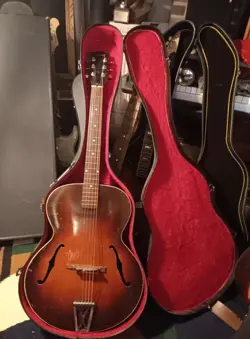 VINTAGE GIBSON ARCHTOP ACOUSTIC GUITAR 1930S 40S ?