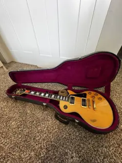 GIBSON LES PAUL CUSTOM 1978 GUITAR  - WITH CASE AND STAND