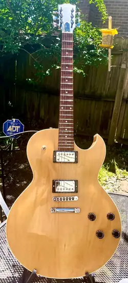 GUITAR 2003 BLONDE