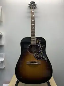 GIBSON HUMMINGBIRD ACOUSTIC GUITAR - SUNBURST (E10037432)