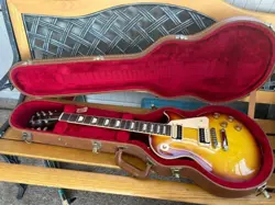 2016 GIBSON LES PAUL CLASSIC MINT CONDITION WITH CASE