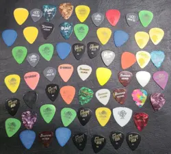 PICKS FENDER GIBSON