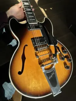 GIBSON MIDTOWN CUSTOM W/ BIGSBY