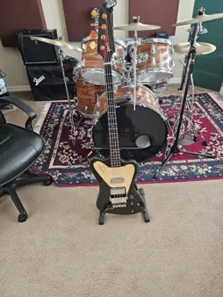 1968 GIBSON THUNDERBIRD BASS GUITAR GREEN