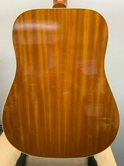GIBSON HUMMINGBIRD ACOUSTIC GUITAR - HERITAGE CHERRY SUNBURST (E10037488)