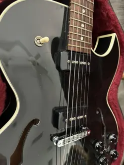 VINTAGE GIBSON ES 135 ELECTRIC GUITAR - 1995.