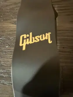GIBSON BLACK LEATHER GUITAR STRAP  WITH GOLD LOGO