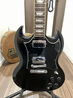STANDARD GIBSON GUITAR