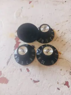 VINTAGE 1968 TO 74 GIBSON WITCHHAT KNOB SET. BLACK W/SILVER INSERT(LAST SET)
