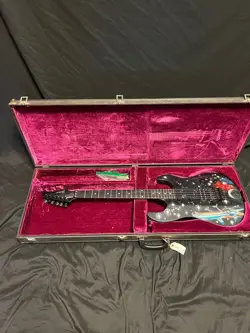 GRAPHIC GUITAR