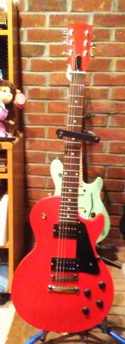 GREEN RED