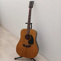 GIBSON ACOUSTIC GUITAR J-40