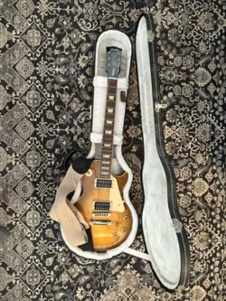 GIBSON LES PAUL CLASSIC ELECTRIC GUITAR - HONEYBURST 1960