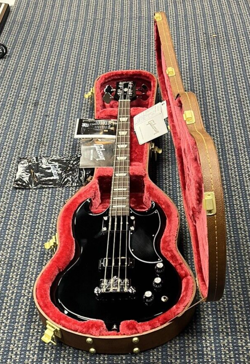 GIBSON SG STANDARD BASS GUITAR EBONY. NO RESERVE.