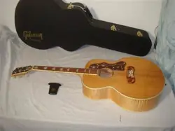 GIBSON USA SJ-200 CUSTOM SHOP HISTORIC COLLECTION SUPER JUMBO ACOUSTIC GUITAR