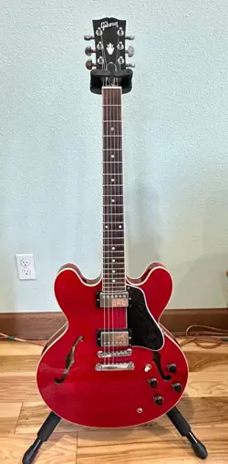 ES-335 GUITAR WITH