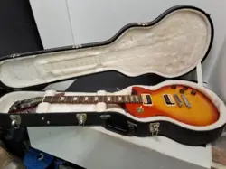 2009 GIBSON USA LES PAUL STUDIO W/DELUXE BADGING CHERRY SUNBURST