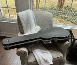 1SKB-35 GUITAR CASE.