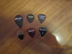 LOT OF 6 VINTAGE GUITAR PICKS! GIBSON, D'ANDREA, HERCO, & OTHERS - #311