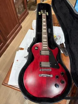 GIBSON LES PAUL STUDIO ELECTRIC GUITAR - WINE RED - W/HSC WITH KEYS