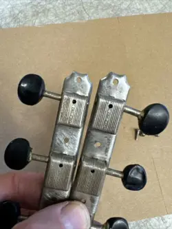 STRIP GUITAR