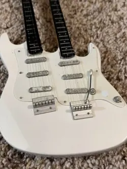 MINI REPLICA