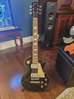 GIBSON LES PAUL STANDARD BLACK AND CREAM
