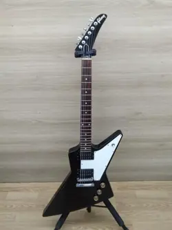 GIBSON EXPLORER ELECTRIC GUITAR USED