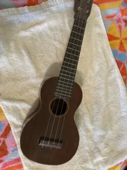 VINTAGE THE GIBSON UKULELE UKE FOR PARTS RESTORATION PLAYS SEE READ SOPRANO?