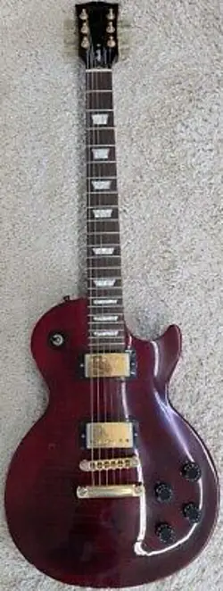 2004 GIBSON LES PAUL STUDIO ELECTRIC GUITAR IN TRANS RED WITH HARDSHELL CASE