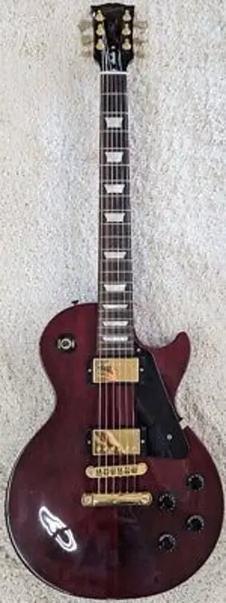 2005 GIBSON LES PAUL STUDIO ELECTRIC GUITAR IN WINE RED WITH HARDSHELL CASE