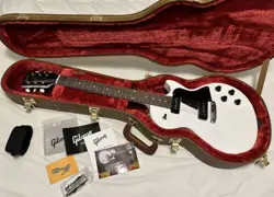 GIBSON LES PAUL SPECIAL TRIBUTE P-90 - WORN WHITE SATIN, INCLUDES HARD CASE