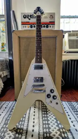 GIBSON LIMITED EDITION JAPAN REISSUE 70S FLYING V 2015 WHITE. ROUND HEADSTOCK
