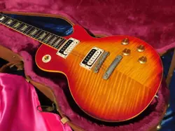 ELECTRIC GUITAR GIBSON LES PAUL CLASSIC PREMIUM PLUS CHERRY SUNBURST 1995 MADE