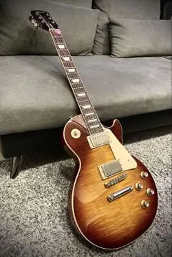 ELECTRIC GUITAR GIBSON LPS600ITNH1 2022 LES PAUL STANDARD 60S SUNBURST WITH CASE