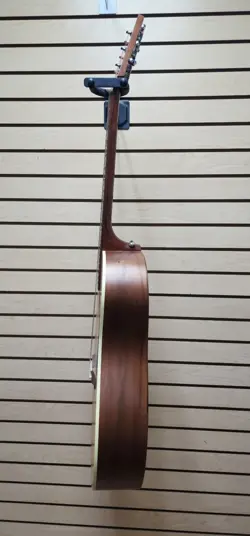 GUITAR STUDIO WALNUT