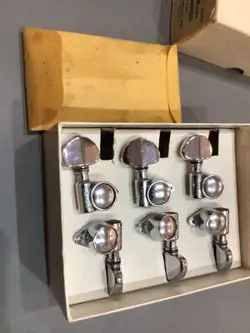 SIX PEGS CHROME
