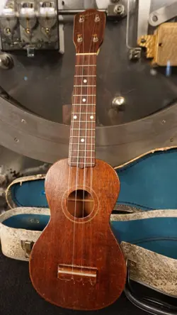 VINTAGE GIBSON STYLE 1 UKE SOPRANO - MAHOGANY W/ ORIGINAL CASE