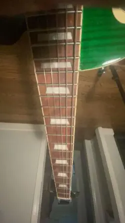 GUITAR EMERALD