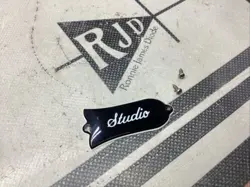 90’S GIBSON LES PAUL STUDIO BELL TRUSS ROD COVER