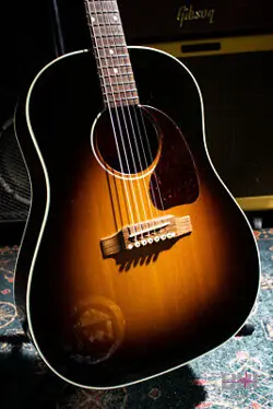 GIBSON J-45 2004